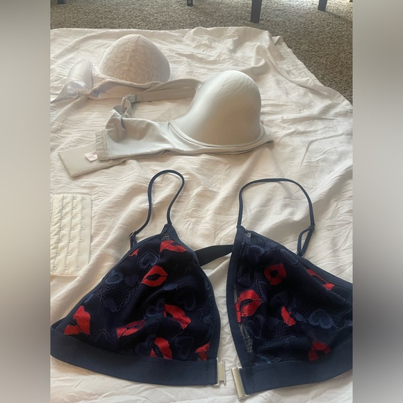 Miscellaneous and various pretty and practical bras with a camisole is included - Picture 3 of 11